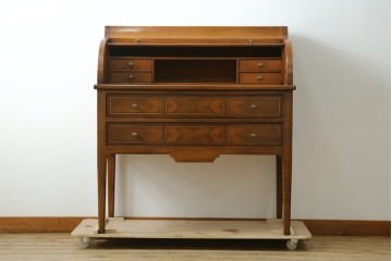 中古　アメリカ高級輸入家具　象嵌入りのシリンダートップライティングビューロー　(R-089482)