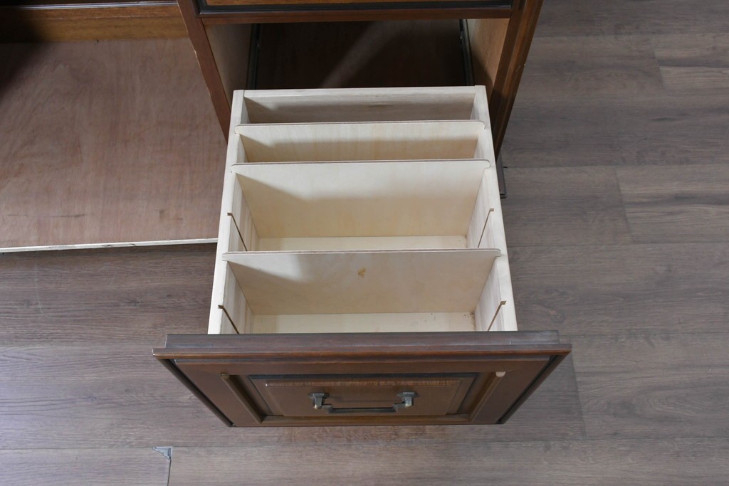 中古　希少な廃番品　maruni(マルニ木工)　地中海ロイヤルシリーズ(ROYAL)　重厚で品格のある両袖机　定価約56万円　(R-089484)