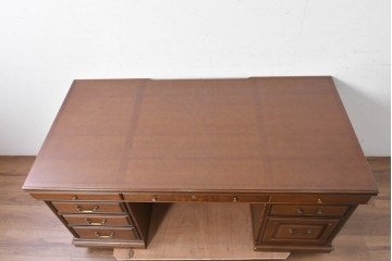 中古　希少な廃番品　maruni(マルニ木工)　地中海ロイヤルシリーズ(ROYAL)　重厚で品格のある両袖机　定価約56万円　(R-089484)