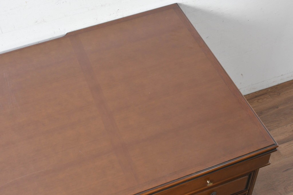 中古　希少な廃番品　maruni(マルニ木工)　地中海ロイヤルシリーズ(ROYAL)　重厚で品格のある両袖机　定価約56万円　(R-089484)