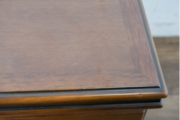 中古　希少な廃番品　maruni(マルニ木工)　地中海ロイヤルシリーズ(ROYAL)　重厚で品格のある両袖机　定価約56万円　(R-089484)