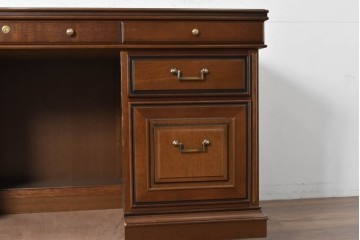 中古　希少な廃番品　maruni(マルニ木工)　地中海ロイヤルシリーズ(ROYAL)　重厚で品格のある両袖机　定価約56万円　(R-089484)