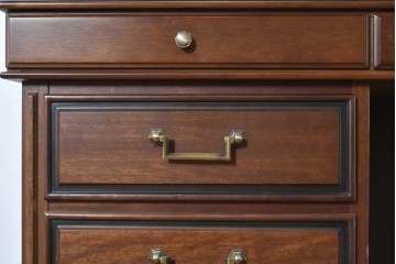 中古　希少な廃番品　maruni(マルニ木工)　地中海ロイヤルシリーズ(ROYAL)　重厚で品格のある両袖机　定価約56万円　(R-089484)