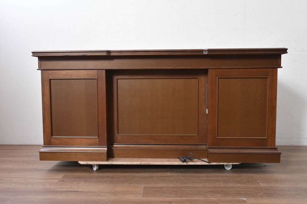 中古　希少な廃番品　maruni(マルニ木工)　地中海ロイヤルシリーズ(ROYAL)　重厚で品格のある両袖机　定価約56万円　(R-089484)