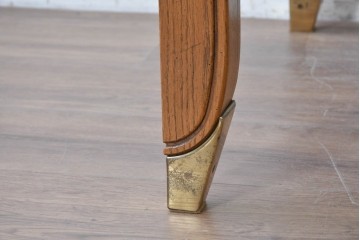 中古　アメリカ高級輸入家具　真鍮脚　天板の四分割の木目が目を引く正方形テーブル　(R-089485)