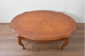 中古　美品　DREXEL HERITAGE(ドレクセルヘリテイジ)　放射状の木目と花彫刻が美しいローテーブル　(R-089487)