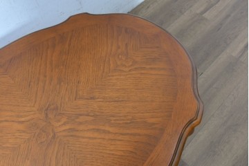 中古　美品　DREXEL HERITAGE(ドレクセルヘリテイジ)　放射状の木目と花彫刻が美しいローテーブル　(R-089487)