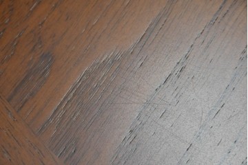 中古　美品　DREXEL HERITAGE(ドレクセルヘリテイジ)　放射状の木目と花彫刻が美しいローテーブル　(R-089487)