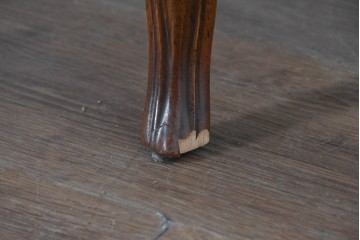 中古　美品　DREXEL HERITAGE(ドレクセルヘリテイジ)　放射状の木目と花彫刻が美しいローテーブル　(R-089487)