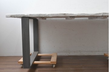 中古　大型サイズ!!　ムク材　古材の荒々しい木肌が個性豊かな作業台　(R-089490)