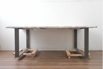 中古　大型サイズ!!　ムク材　古材の荒々しい木肌が個性豊かな作業台　(R-089490)