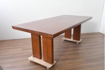 中古　希少な廃番品　チーク無垢材　SCANTEAK(スキャンティーク)　広々とした天板が魅力のダイニングテーブル　(R-089491)
