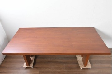中古　希少な廃番品　チーク無垢材　SCANTEAK(スキャンティーク)　広々とした天板が魅力のダイニングテーブル　(R-089491)