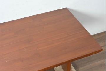 中古　希少な廃番品　チーク無垢材　SCANTEAK(スキャンティーク)　広々とした天板が魅力のダイニングテーブル　(R-089491)