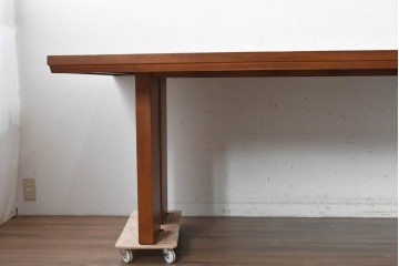 中古　希少な廃番品　チーク無垢材　SCANTEAK(スキャンティーク)　広々とした天板が魅力のダイニングテーブル　(R-089491)