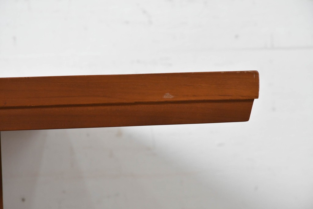 中古　希少な廃番品　チーク無垢材　SCANTEAK(スキャンティーク)　広々とした天板が魅力のダイニングテーブル　(R-089491)