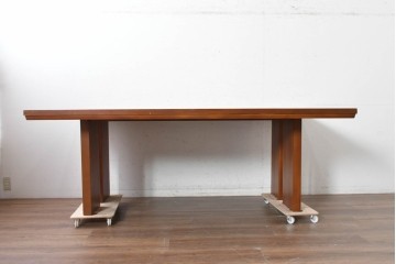 中古　希少な廃番品　チーク無垢材　SCANTEAK(スキャンティーク)　広々とした天板が魅力のダイニングテーブル　(R-089491)