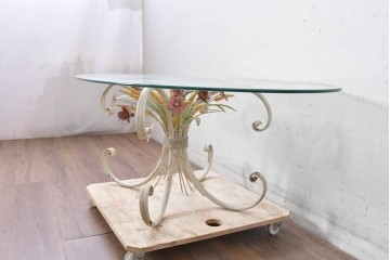 中古　イタリア　ロートアイアン　メタルフラワーの装飾美を楽しめるガラステーブル　(R-089493)