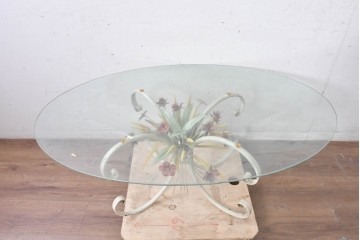 中古　イタリア　ロートアイアン　メタルフラワーの装飾美を楽しめるガラステーブル　(R-089493)
