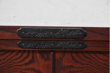 中古　美品!!　岩谷堂箪笥　「菊幸」　欅材　漆塗り　力強い木目と重厚な金具が美しいローボード　(R-089494)