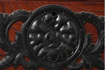 《天板・台輪取り付け加工費込み》　中古　美品!!　欅材　漆塗り　岩谷堂箪笥　「菊幸」　観音扉と重厚な飾り金具が美しい収納箪笥　(R-089495)