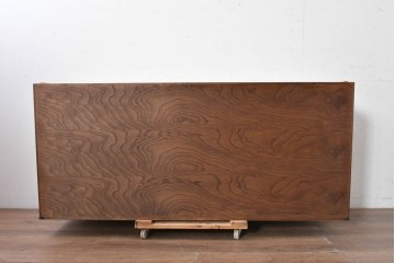《天板・台輪取り付け加工費込み》　中古　美品!!　欅材　漆塗り　岩谷堂箪笥　「菊幸」　観音扉と重厚な飾り金具が美しい収納箪笥　(R-089495)