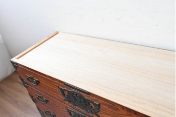 《天板取り付け加工費込み》　中古　美品!!　欅材　漆塗り　岩谷堂箪笥　「菊幸」　観音扉と大小の引き出しを備えたチェスト　(R-089496)