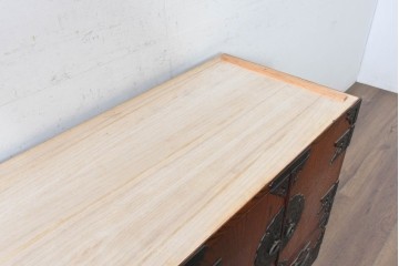 《天板取り付け加工費込み》　中古　美品!!　欅材　漆塗り　岩谷堂箪笥　「菊幸」　観音扉と大小の引き出しを備えたチェスト　(R-089496)