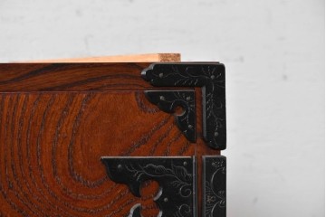 《天板取り付け加工費込み》　中古　美品!!　欅材　漆塗り　岩谷堂箪笥　「菊幸」　観音扉と大小の引き出しを備えたチェスト　(R-089496)