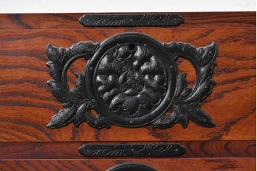 《天板取り付け加工費込み》　中古　美品!!　欅材　漆塗り　岩谷堂箪笥　「菊幸」　観音扉と大小の引き出しを備えたチェスト　(R-089496)