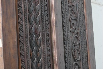 ヴィンテージ建具　インドネシア　特大!!　高さ約2.8m　縦長の植物模様が美しい彫刻パネル1枚　(R-089499)