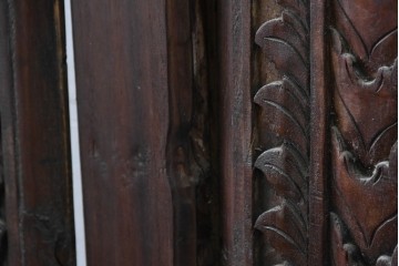 ヴィンテージ建具　インドネシア　特大!!　高さ約2.8m　縦長の植物模様が美しい彫刻パネル1枚　(R-089501)