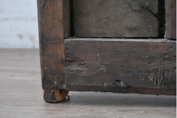 ヴィンテージ建具　アラビアンな幾何学彫刻が印象的なくぐり戸付き彫刻扉1枚　(R-089504)