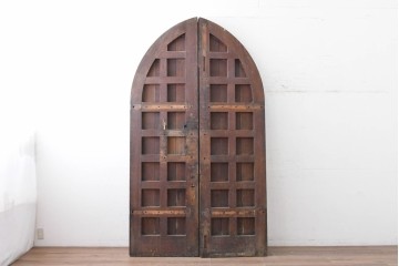 イギリスアンティーク建具　希少!!　オーク材　アーチ型の意匠が印象的な両開き扉2枚(1対)セット　(R-089505)