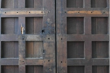 イギリスアンティーク建具　希少!!　オーク材　アーチ型の意匠が印象的な両開き扉2枚(1対)セット　(R-089505)