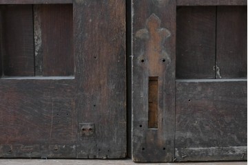 イギリスアンティーク建具　希少!!　オーク材　アーチ型の意匠が印象的な両開き扉2枚(1対)セット　(R-089505)