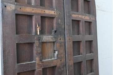 イギリスアンティーク建具　希少!!　オーク材　アーチ型の意匠が印象的な両開き扉2枚(1対)セット　(R-089505)