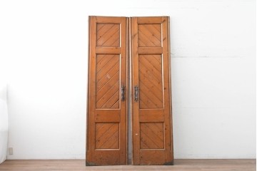 イギリスアンティーク建具　特大!!　高さ約2.4m　取っ手の意匠がクラシカルな両開きドア2枚(1対)セット　(R-089506)