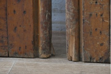 イギリスアンティーク建具　特大!!　高さ約2.4m　取っ手の意匠がクラシカルな両開きドア2枚(1対)セット　(R-089506)