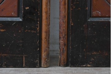 イギリスアンティーク建具　特大!!　高さ約2.4m　取っ手の意匠がクラシカルな両開きドア2枚(1対)セット　(R-089506)
