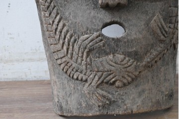 中古　インドネシア　エスニックな雰囲気漂うウッドマスク　(R-089511)