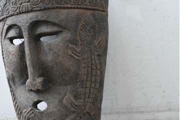 中古　インドネシア　エスニックな雰囲気漂うウッドマスク　(R-089511)