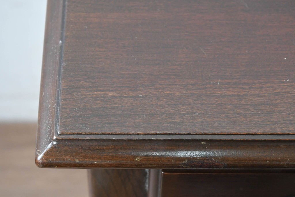 中古　アメリカ　ETHAN ALLEN(イーセンアーレン)　扇形彫刻とカブリオールレッグが美しいチェスト　(R-089513)