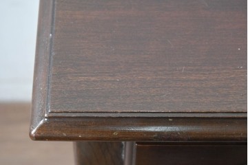 中古　アメリカ　ETHAN ALLEN(イーセンアーレン)　扇形彫刻とカブリオールレッグが美しいチェスト　(R-089513)