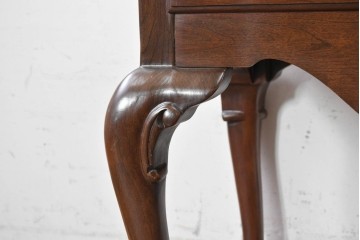 中古　アメリカ　ETHAN ALLEN(イーセンアーレン)　扇形彫刻とカブリオールレッグが美しいチェスト　(R-089513)