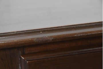 中古　アメリカ　ETHAN ALLEN(イーセンアーレン)　扇形彫刻とカブリオールレッグが美しいチェスト　(R-089513)