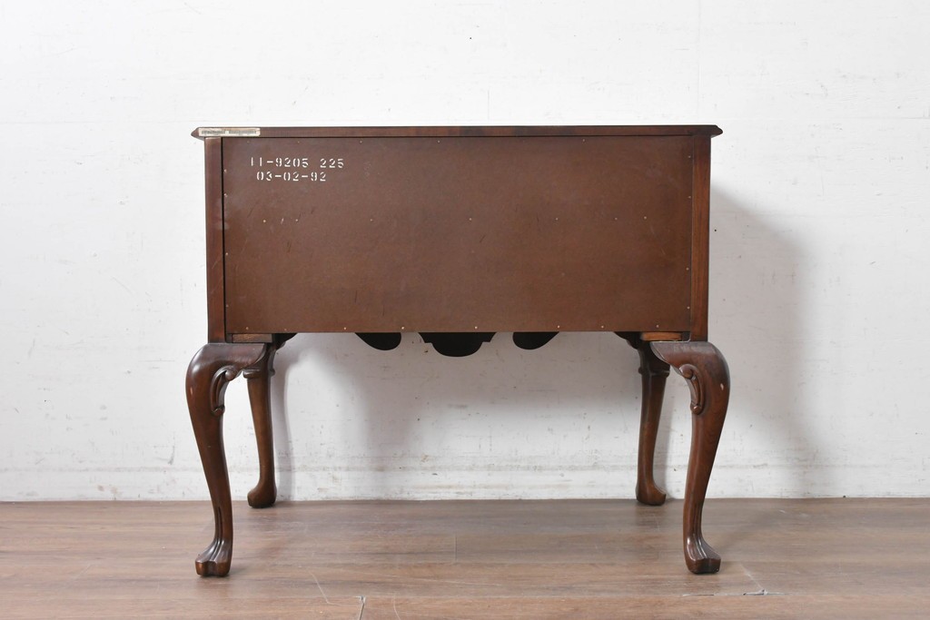中古　アメリカ　ETHAN ALLEN(イーセンアーレン)　扇形彫刻とカブリオールレッグが美しいチェスト　(R-089513)