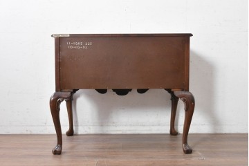 中古　アメリカ　ETHAN ALLEN(イーセンアーレン)　扇形彫刻とカブリオールレッグが美しいチェスト　(R-089513)