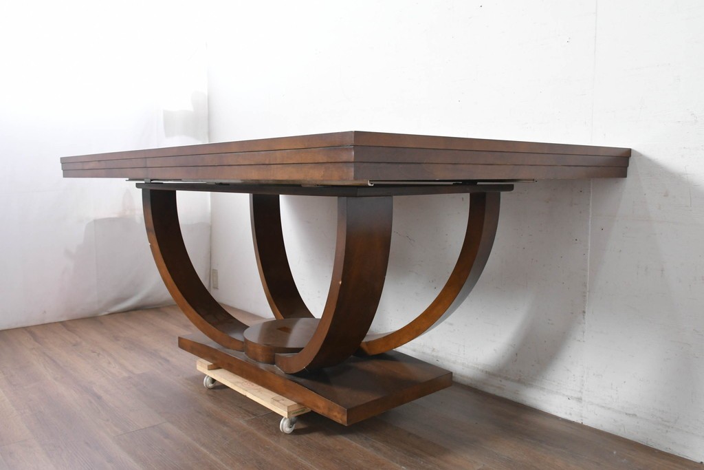 中古　アメリカ最高級ブランド　Century Furniture(センチュリー・ファニチャー)　曲線的な脚部が印象的なエクステンションテーブル　定価約220万円　(R-089514)