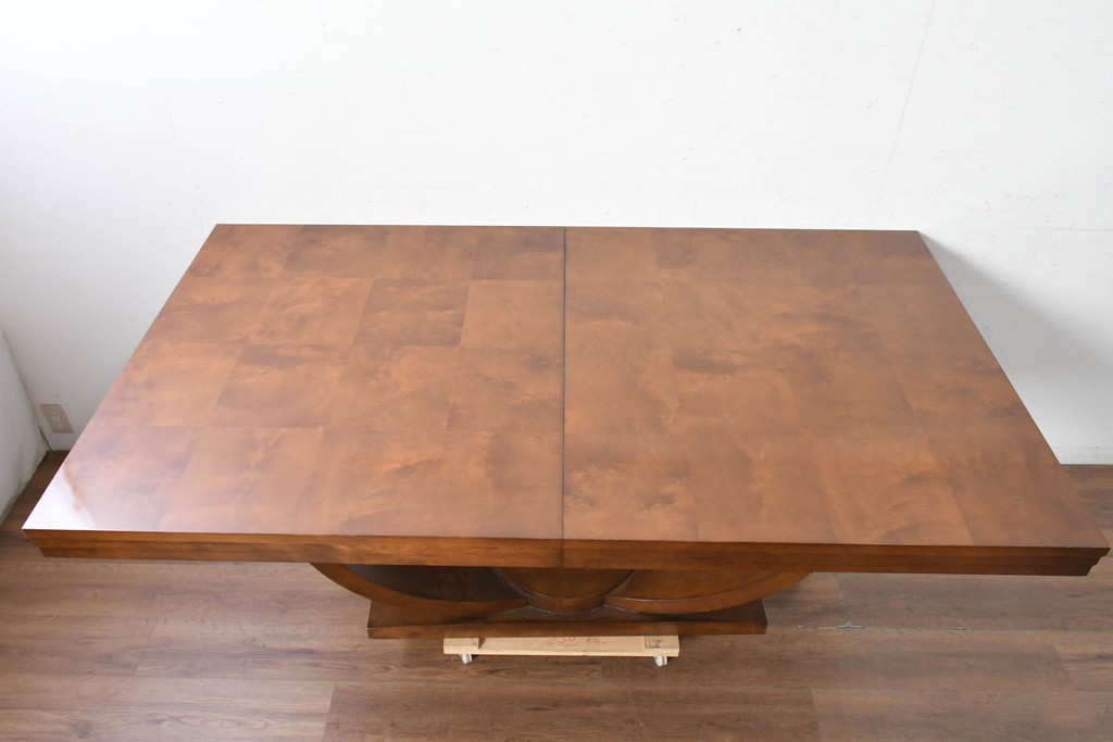 中古　アメリカ最高級ブランド　Century Furniture(センチュリー・ファニチャー)　曲線的な脚部が印象的なエクステンションテーブル　定価約220万円　(R-089514)